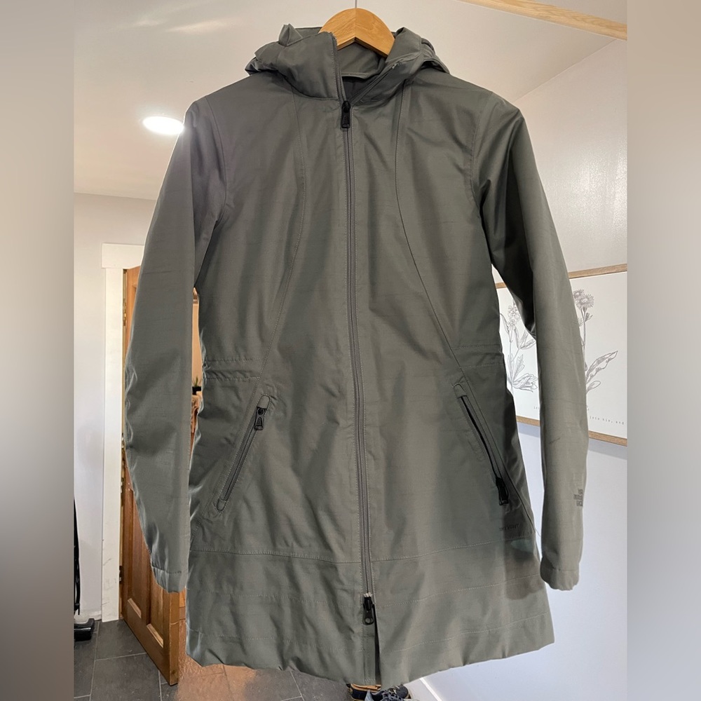 The North Face women’s Ancha Parka size small like new